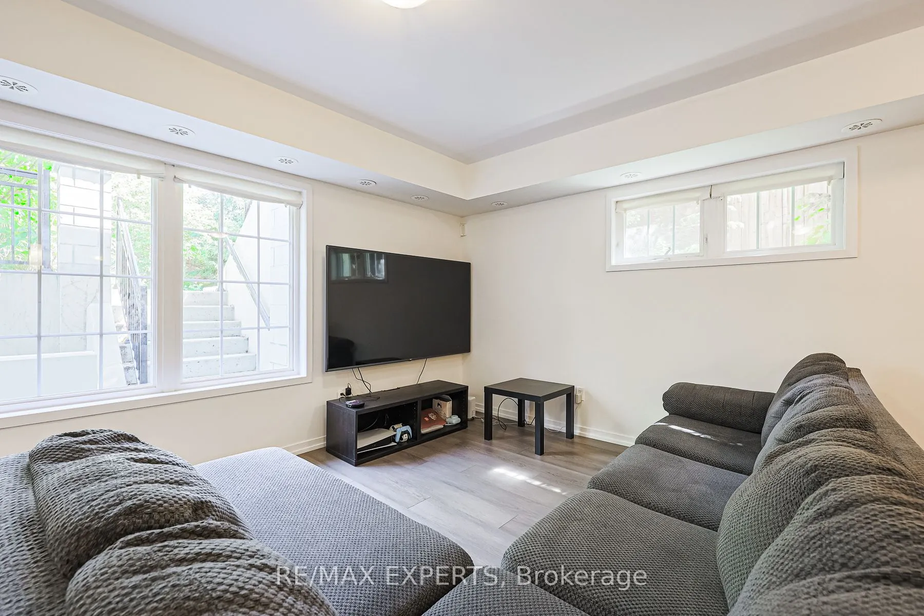 26 Bruce Street W #B11