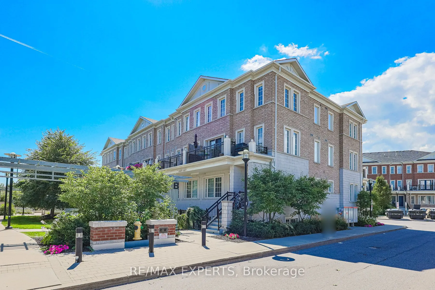26 Bruce Street W #B11