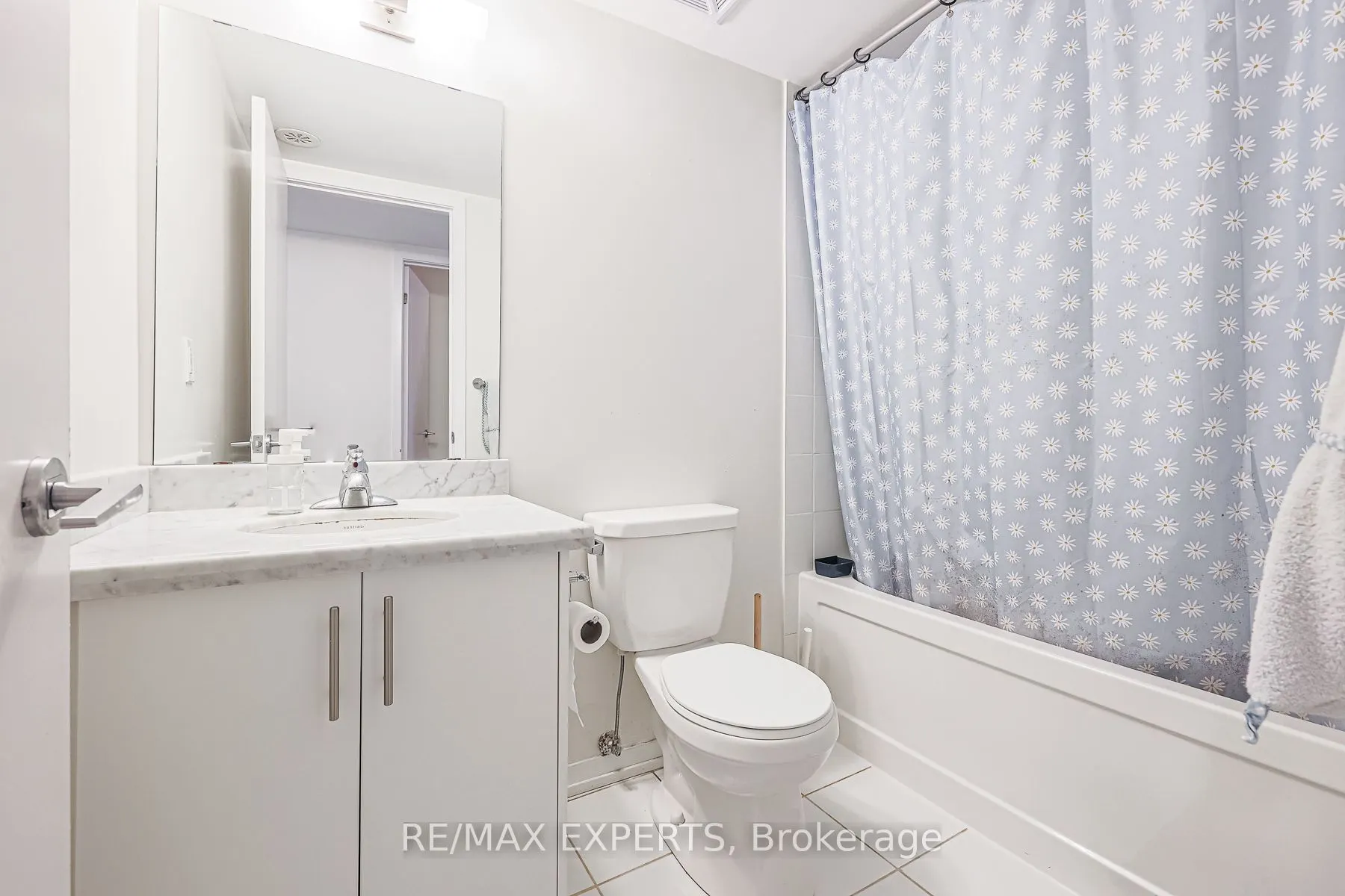 26 Bruce Street W #B11
