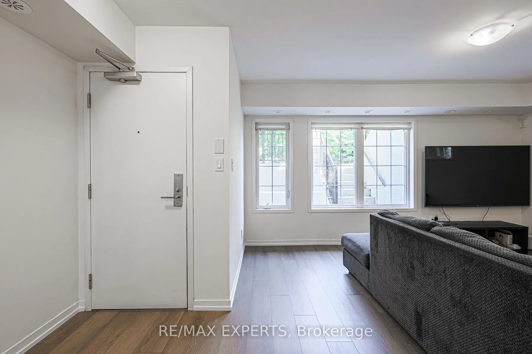 26 Bruce Street W #B11
