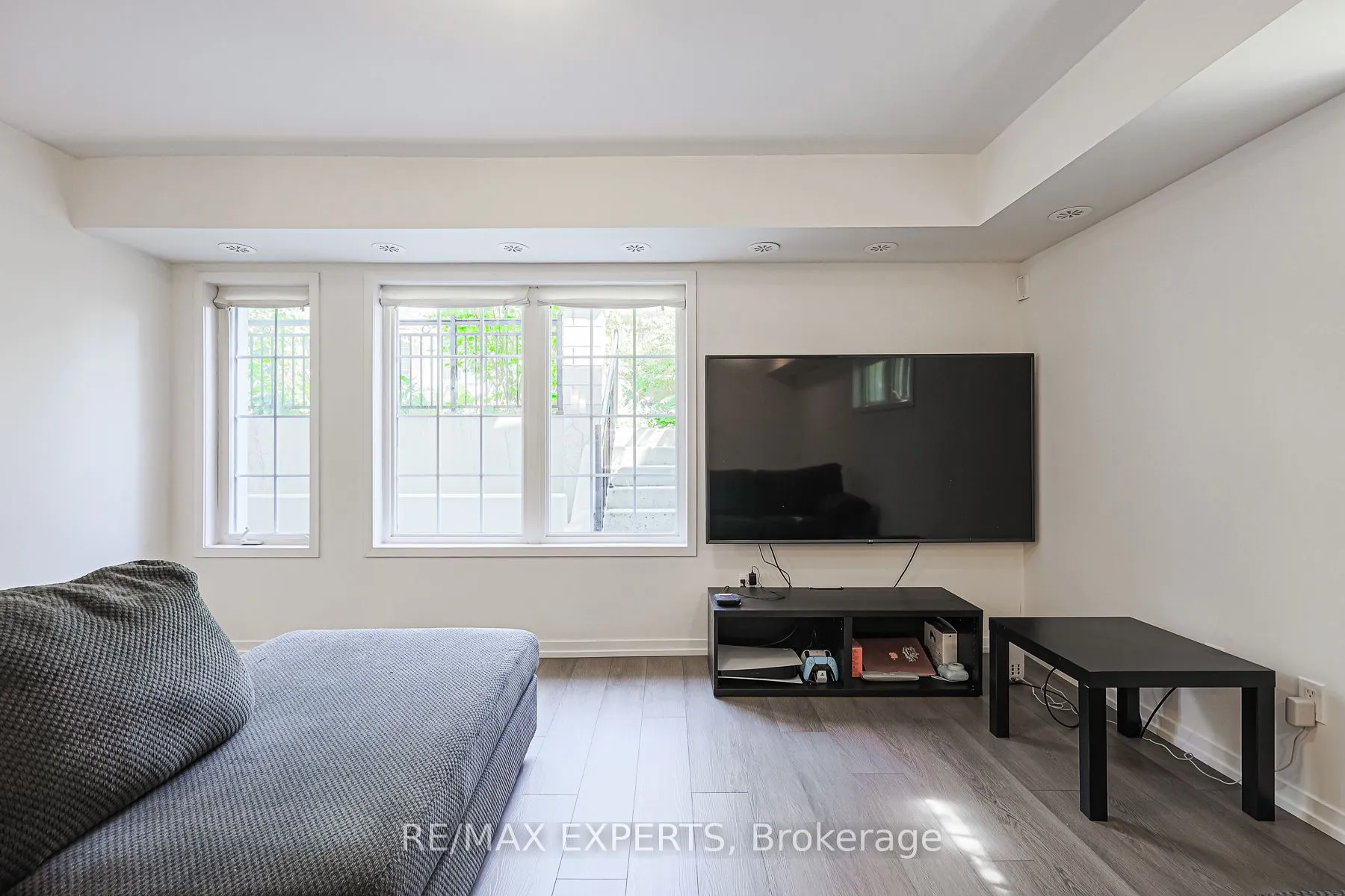 26 Bruce Street W #B11
