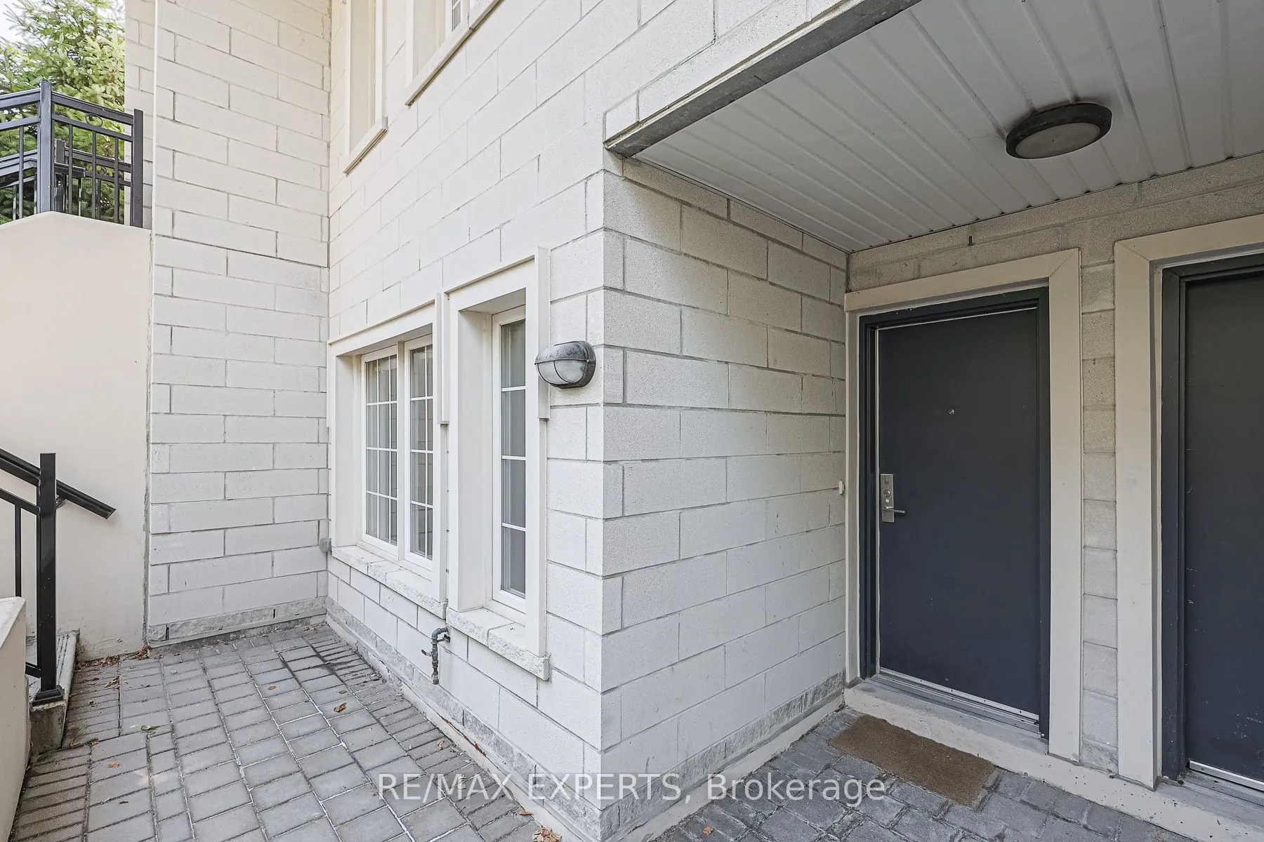 26 Bruce Street W #B11