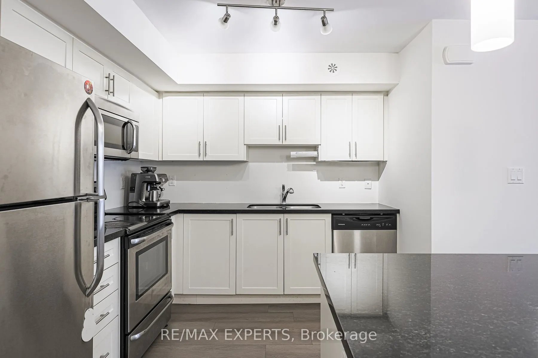 26 Bruce Street W #B11