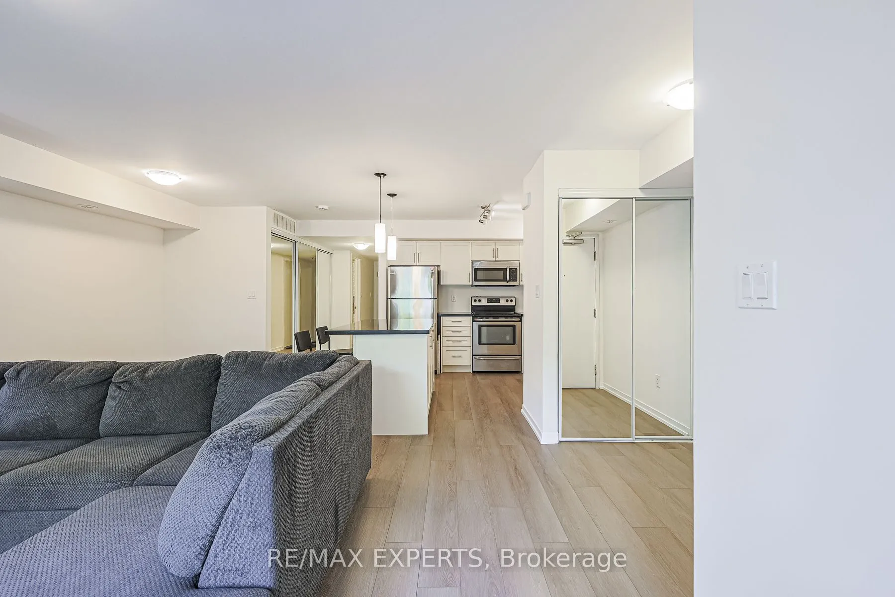 26 Bruce Street W #B11