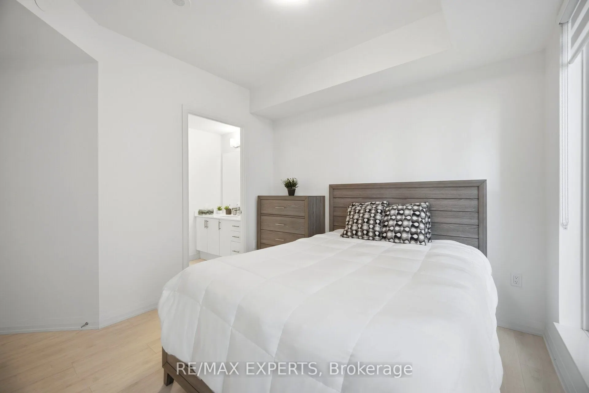 9000 Jane Street #221