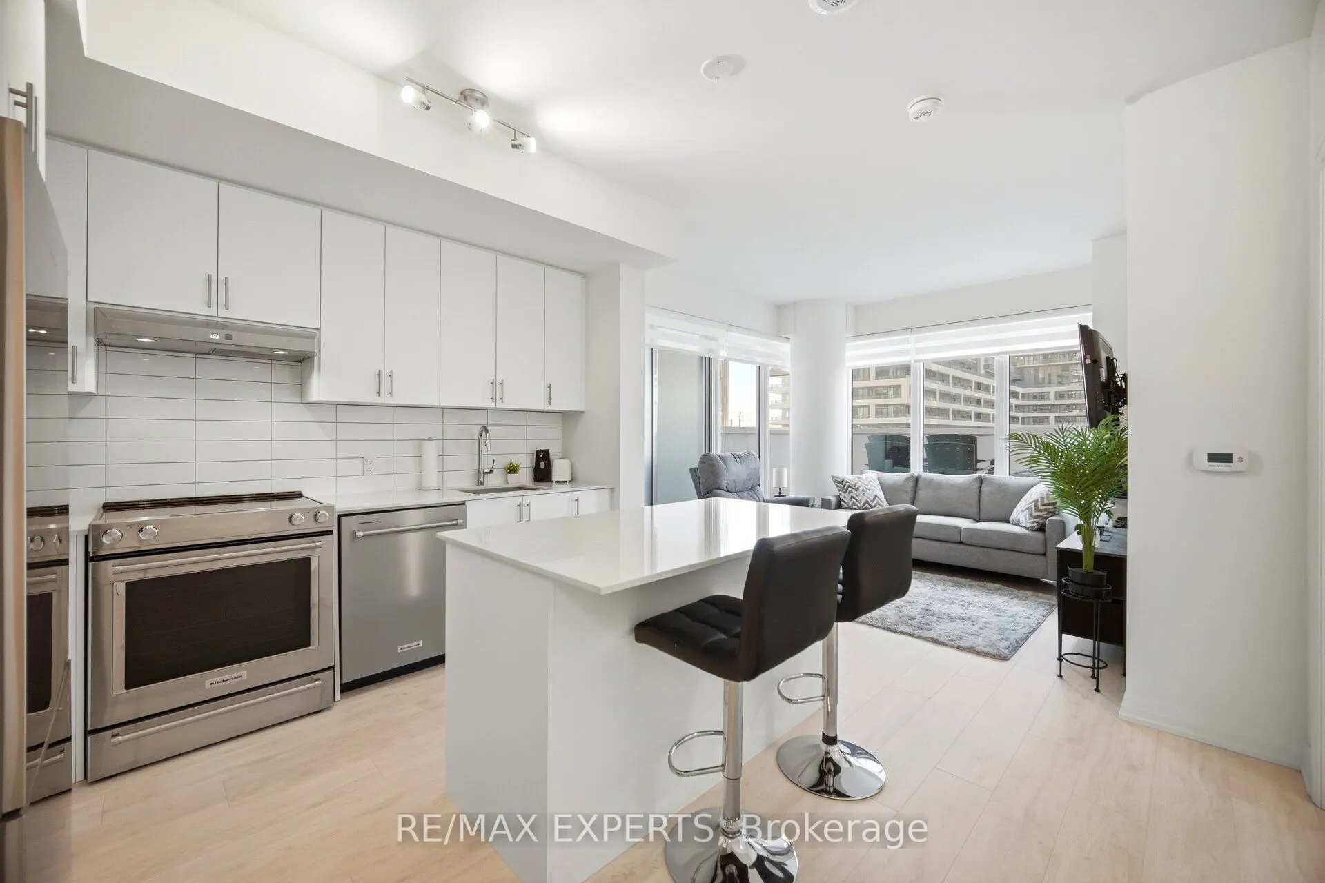 9000 Jane Street #221