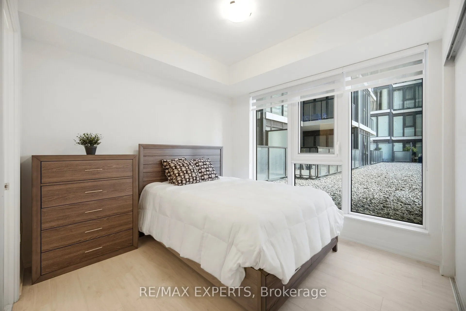 9000 Jane Street #221
