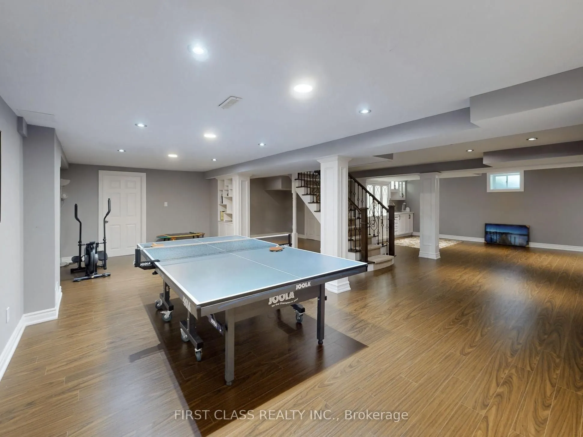 125 Longwater Chase