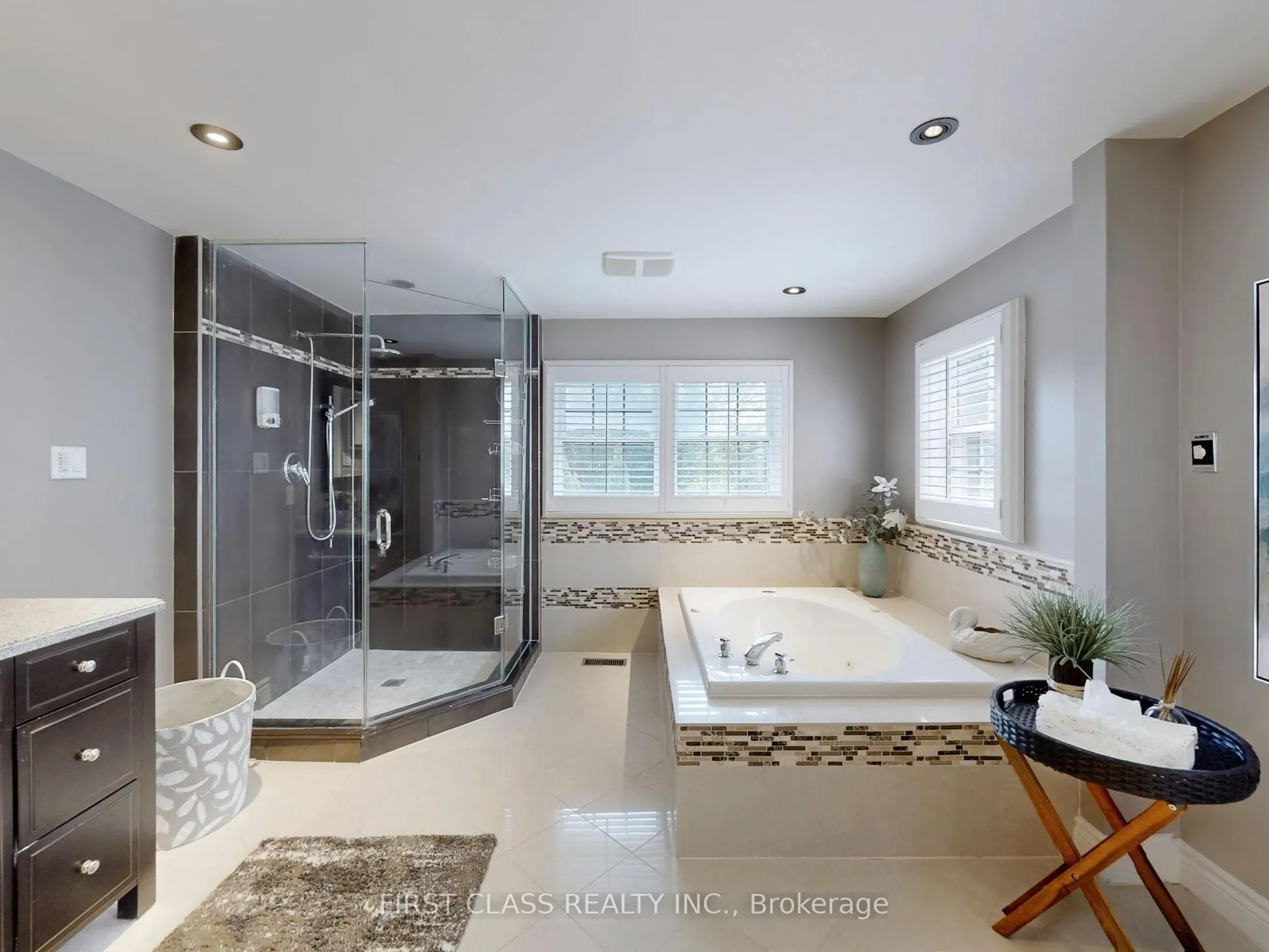 125 Longwater Chase
