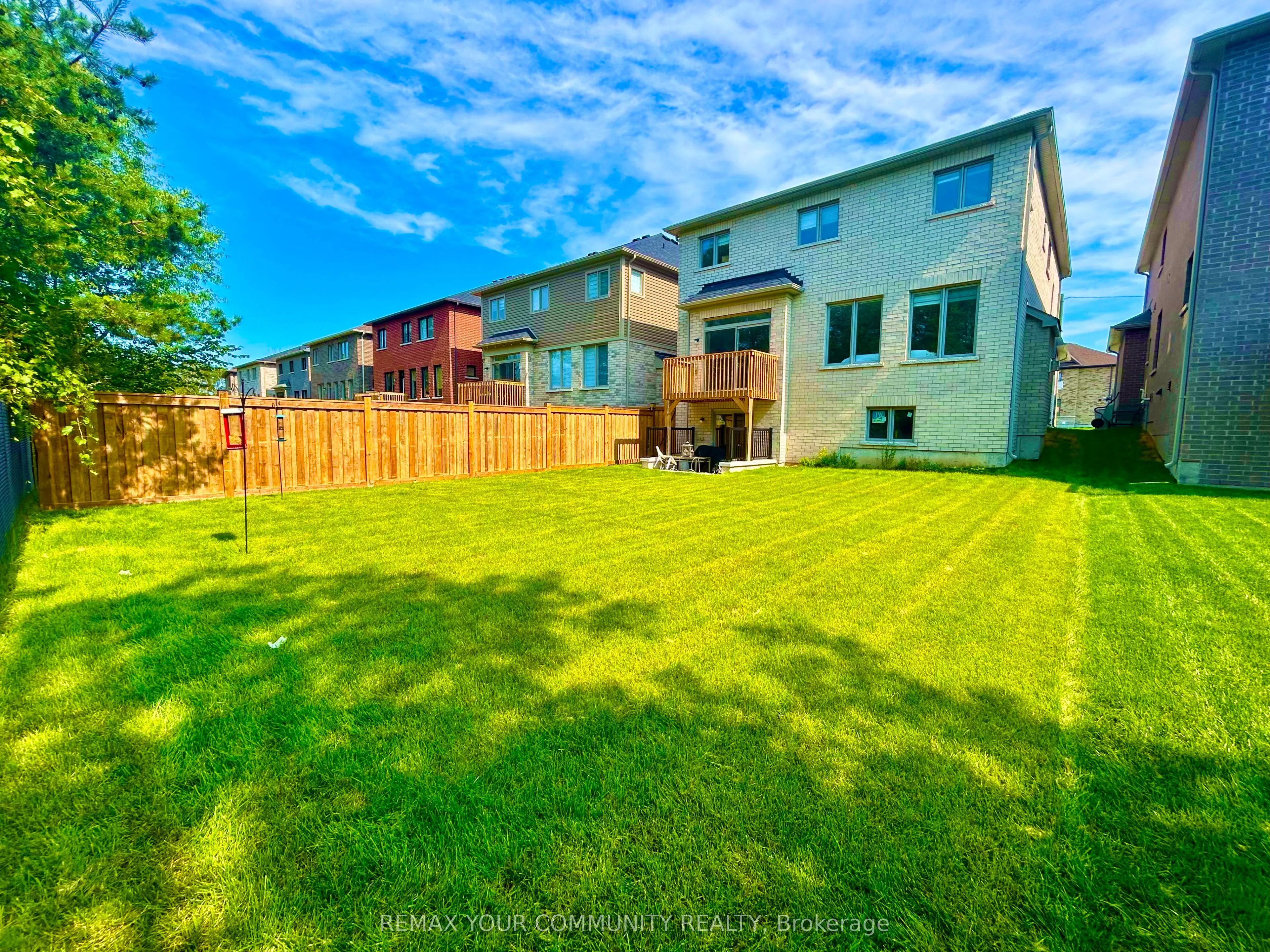 24 Baycroft Boulevard