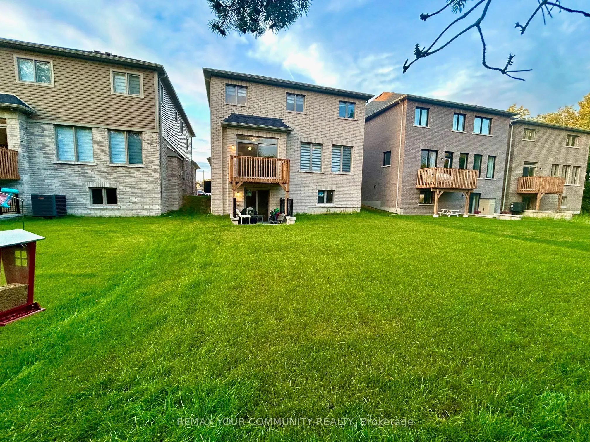 24 Baycroft Boulevard
