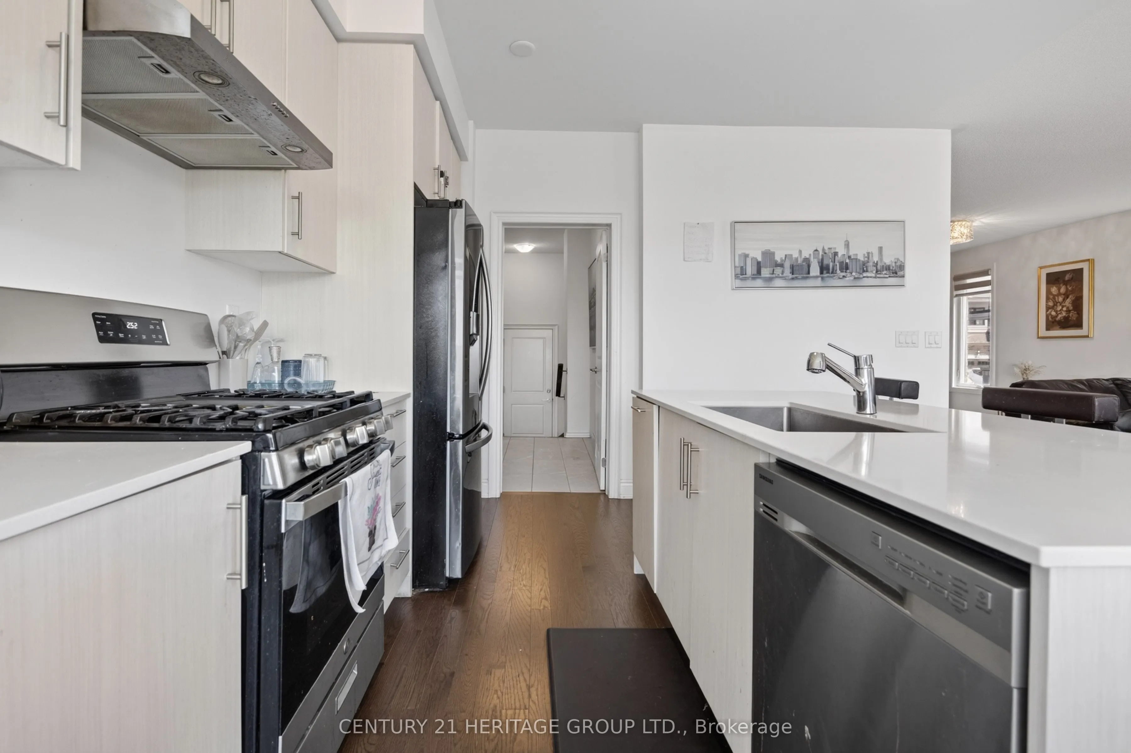 77 Montrose Boulevard