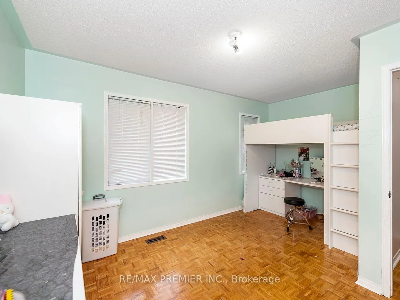 32 Stonebriar Drive