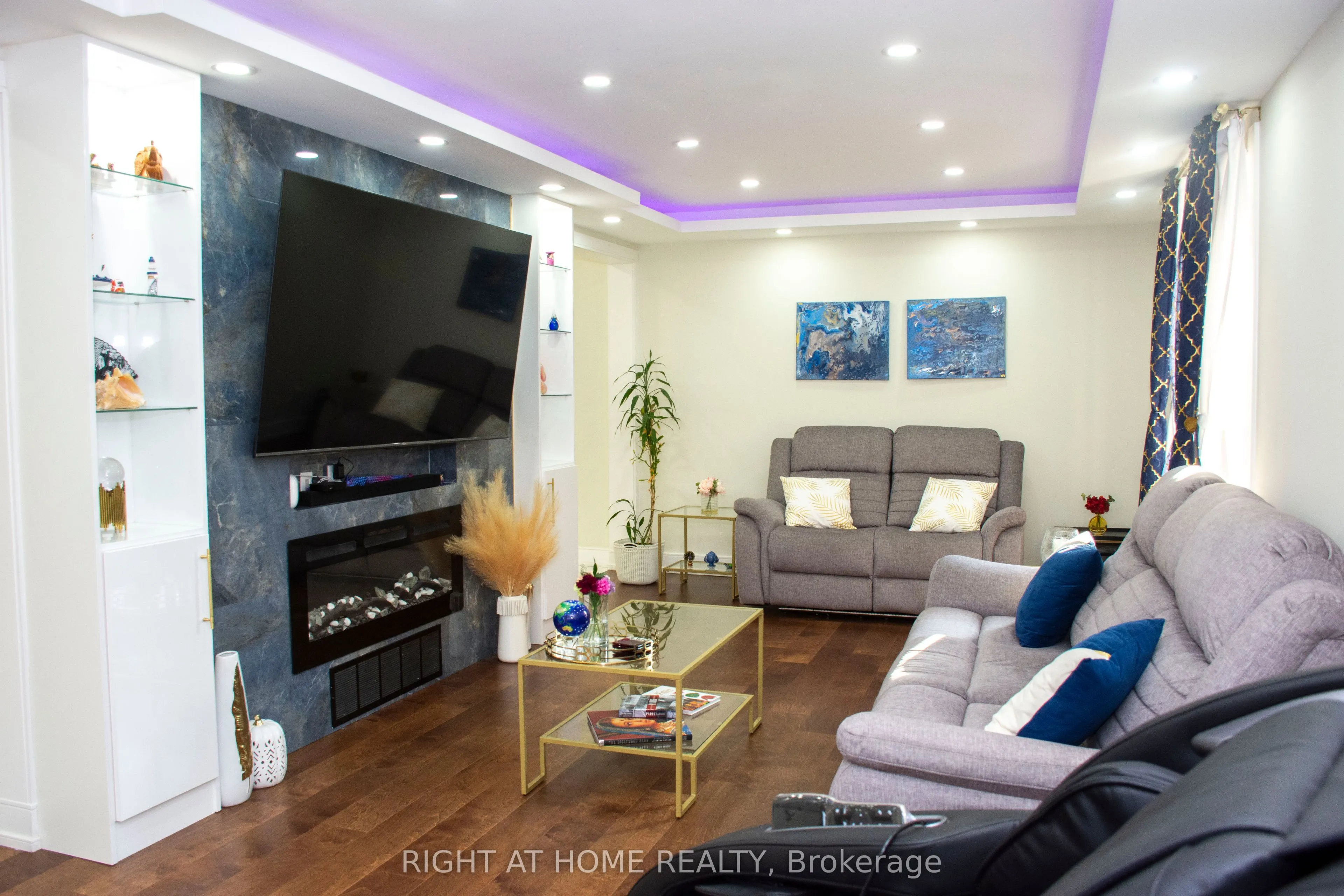 24 Aristotle Drive E