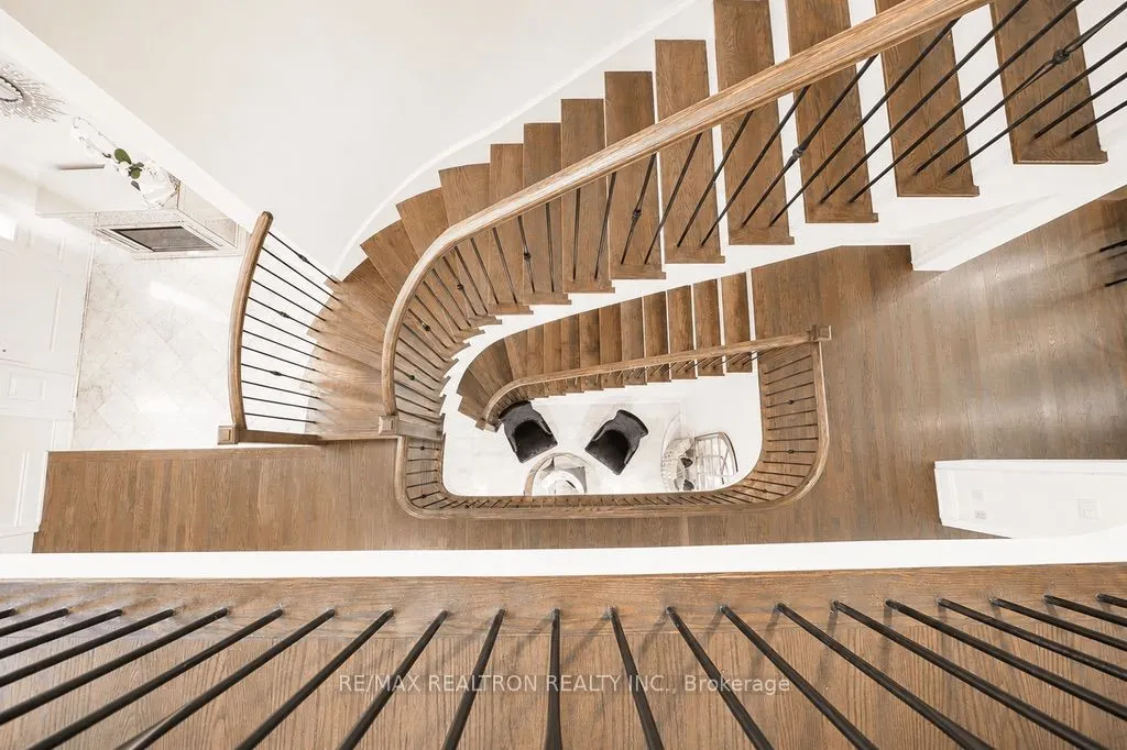 26 Sir Henry Court