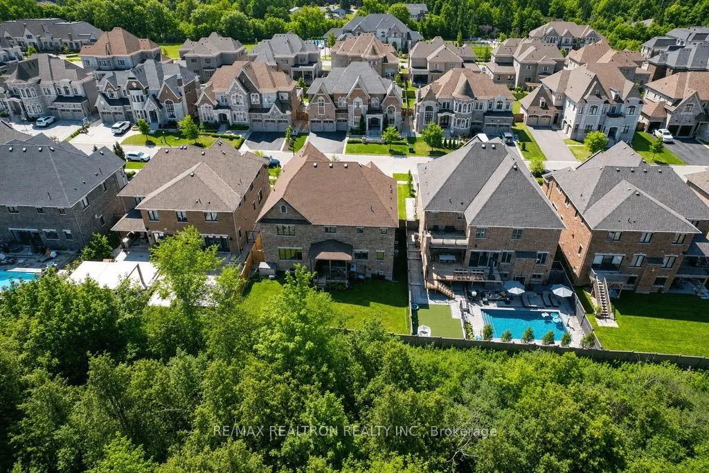 26 Sir Henry Court