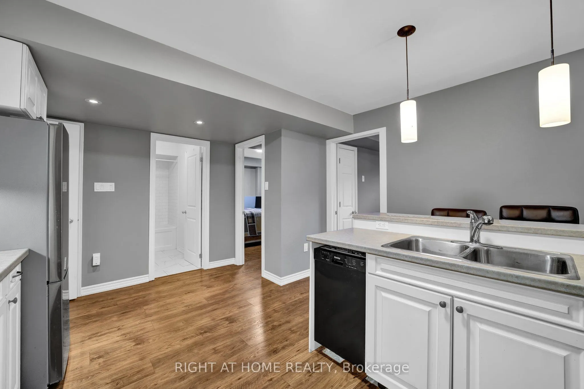40 Ridge Gate Crescent