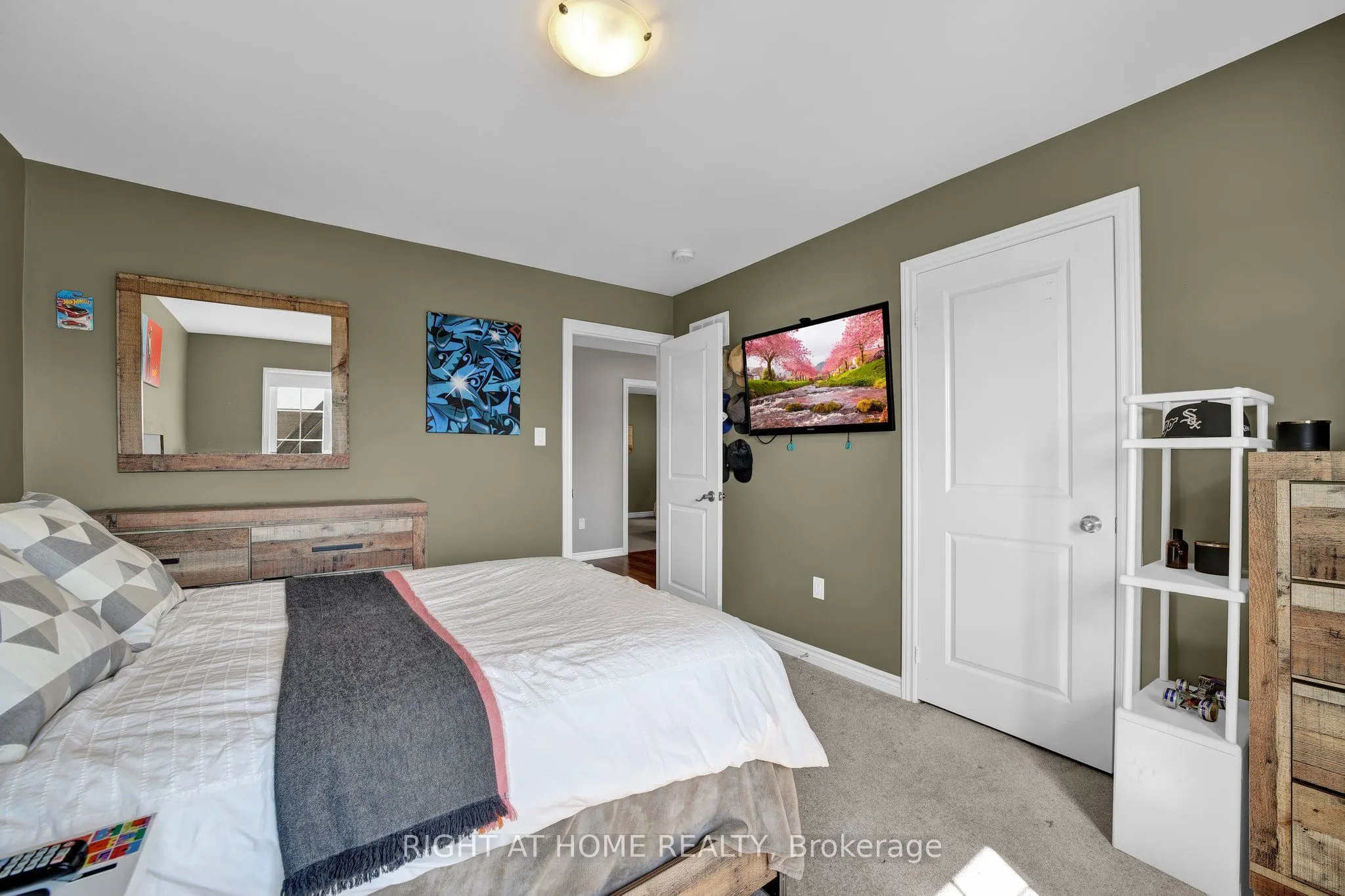 40 Ridge Gate Crescent