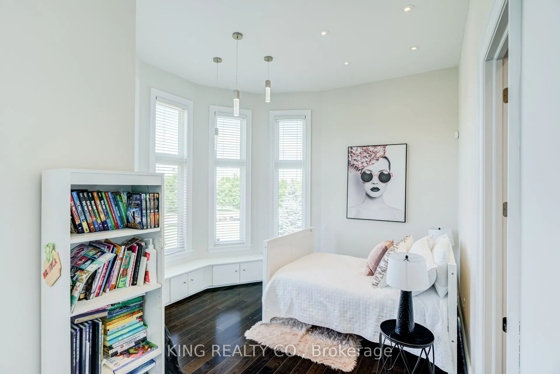 2 Dale Crescent