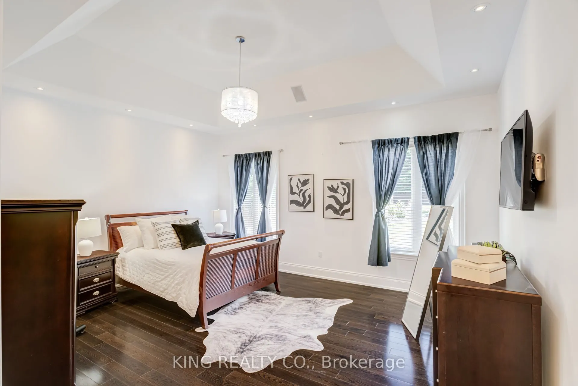 2 Dale Crescent