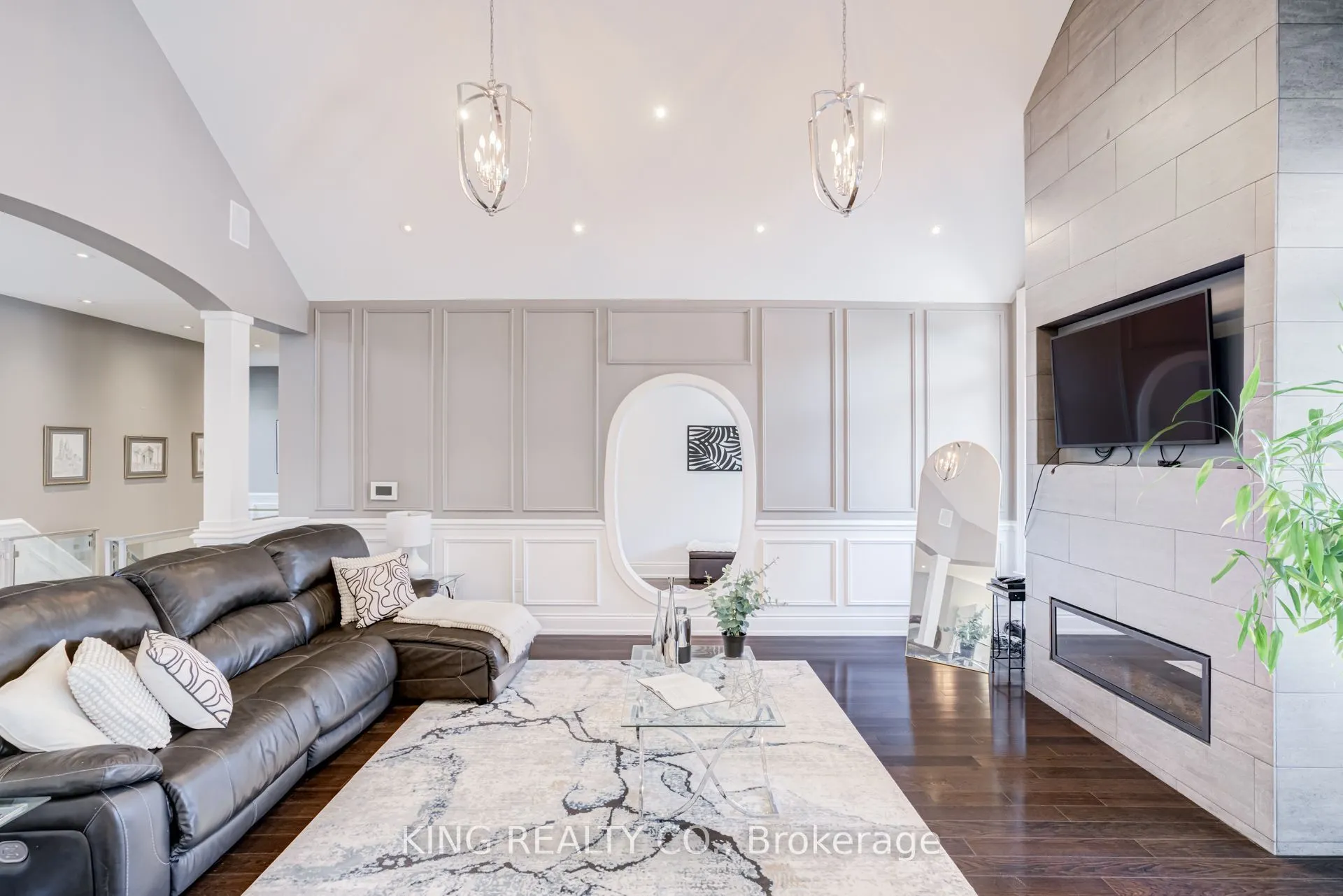 2 Dale Crescent