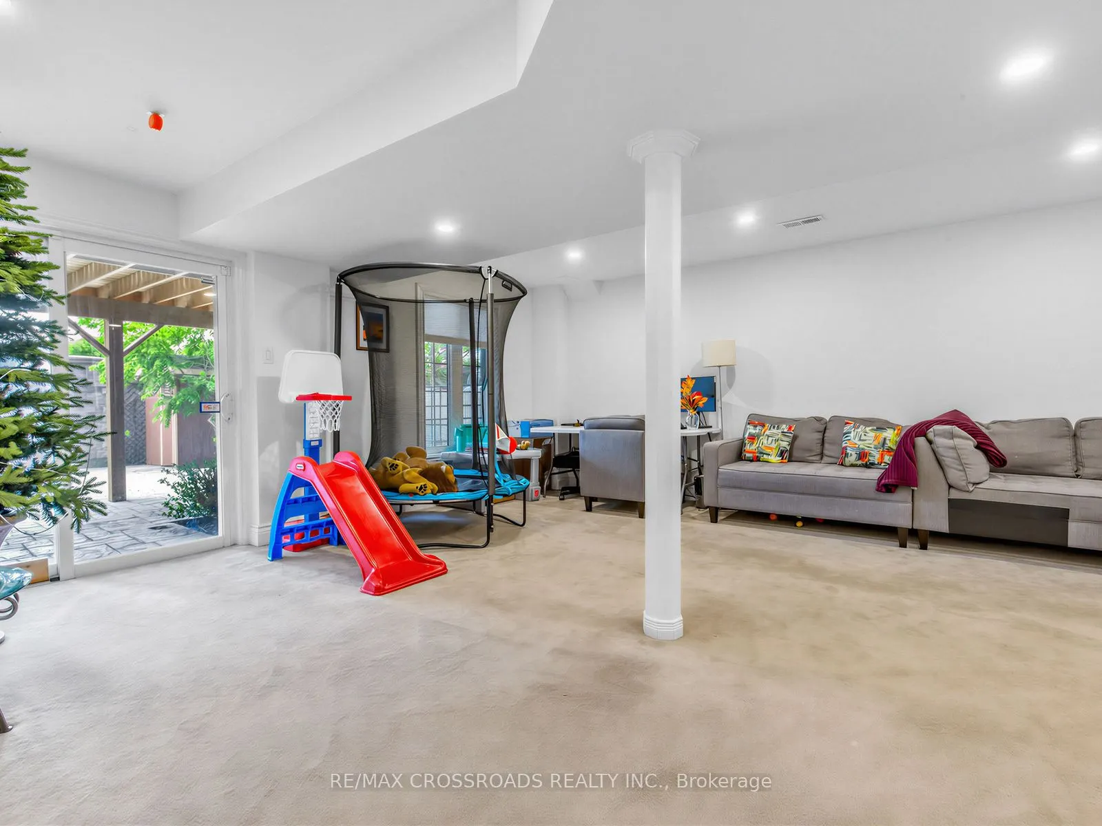 23 Worthview Drive S