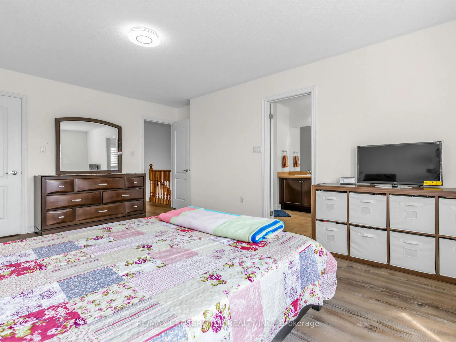 23 Worthview Drive S