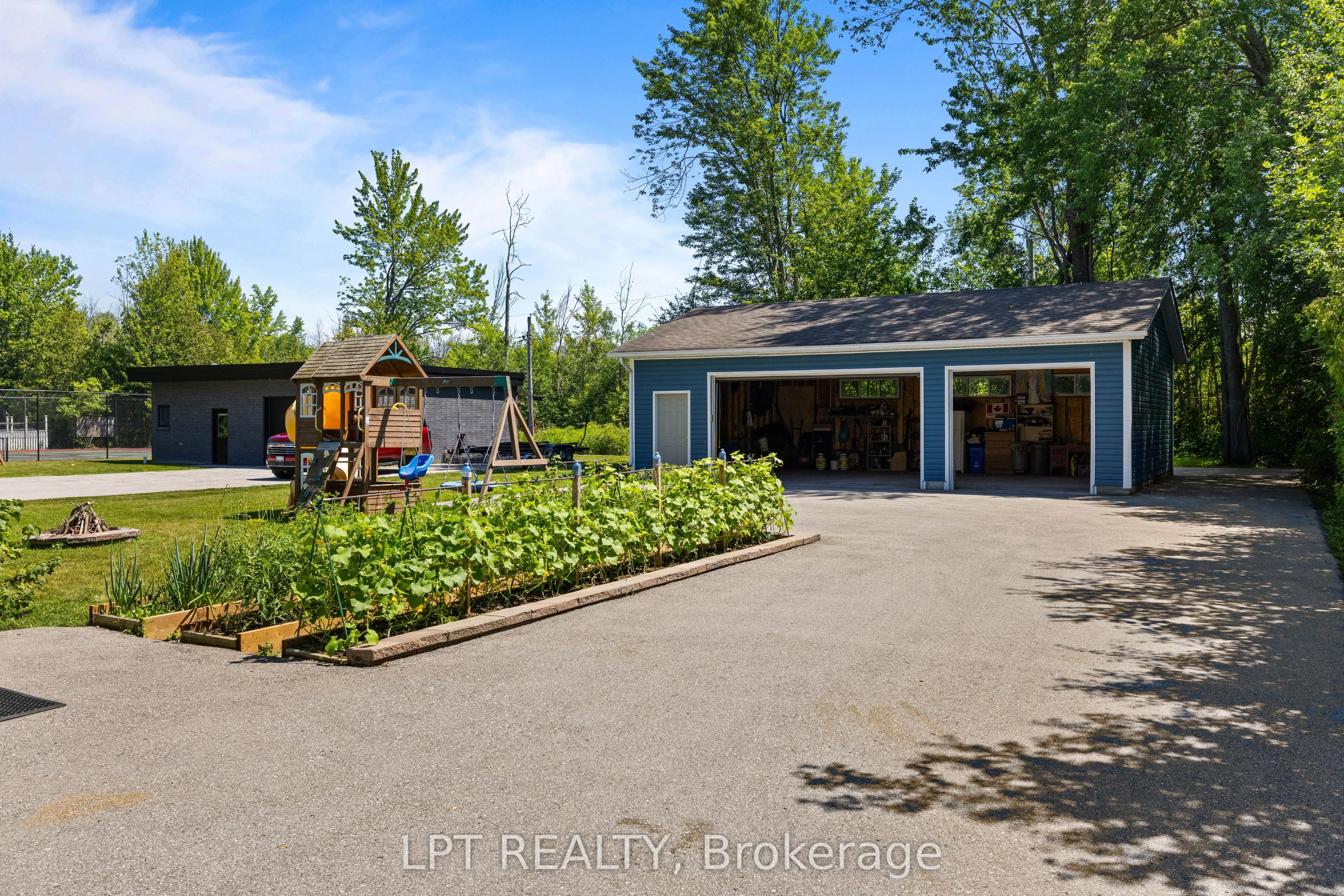 173 Lake Drive E