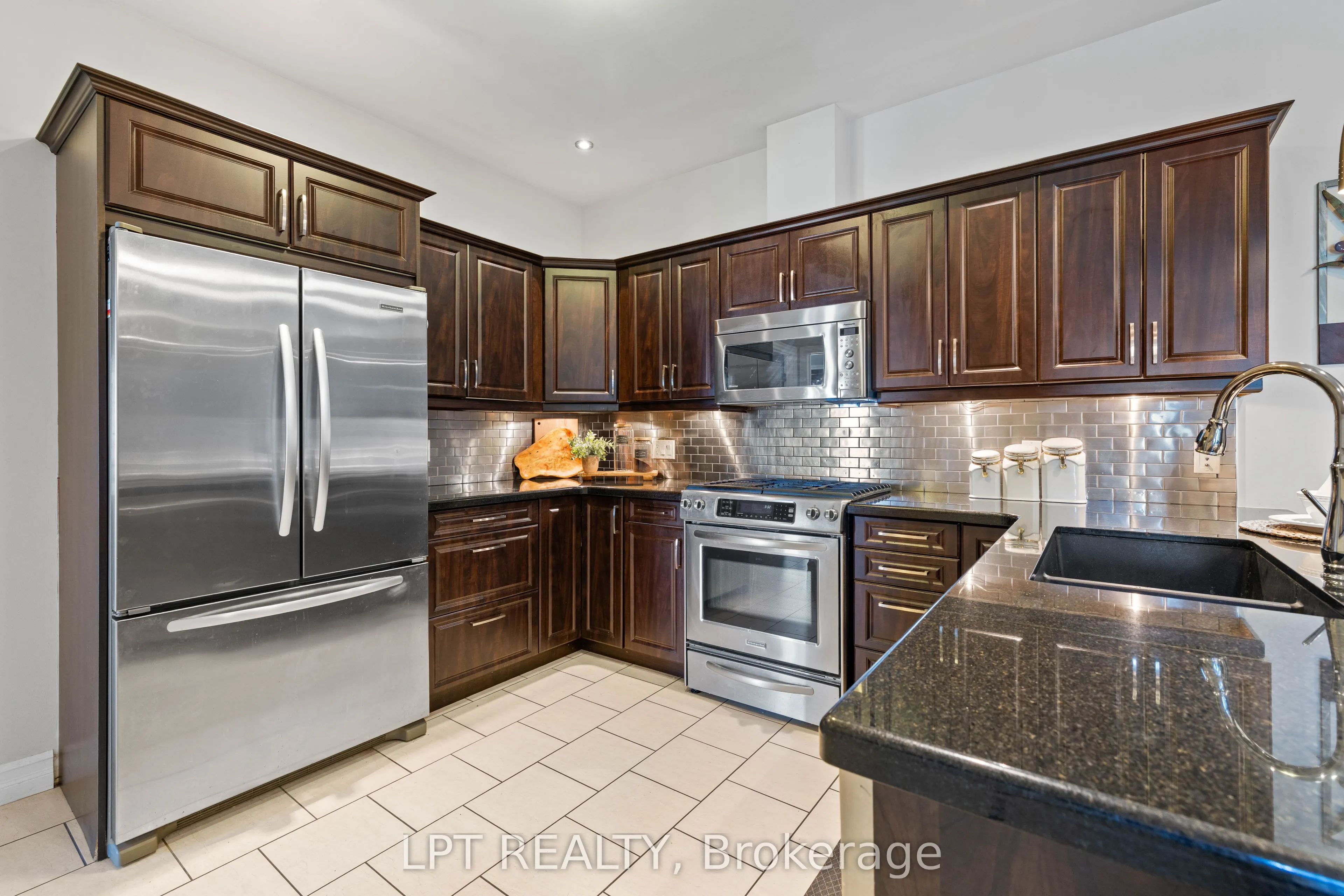 173 Lake Drive E
