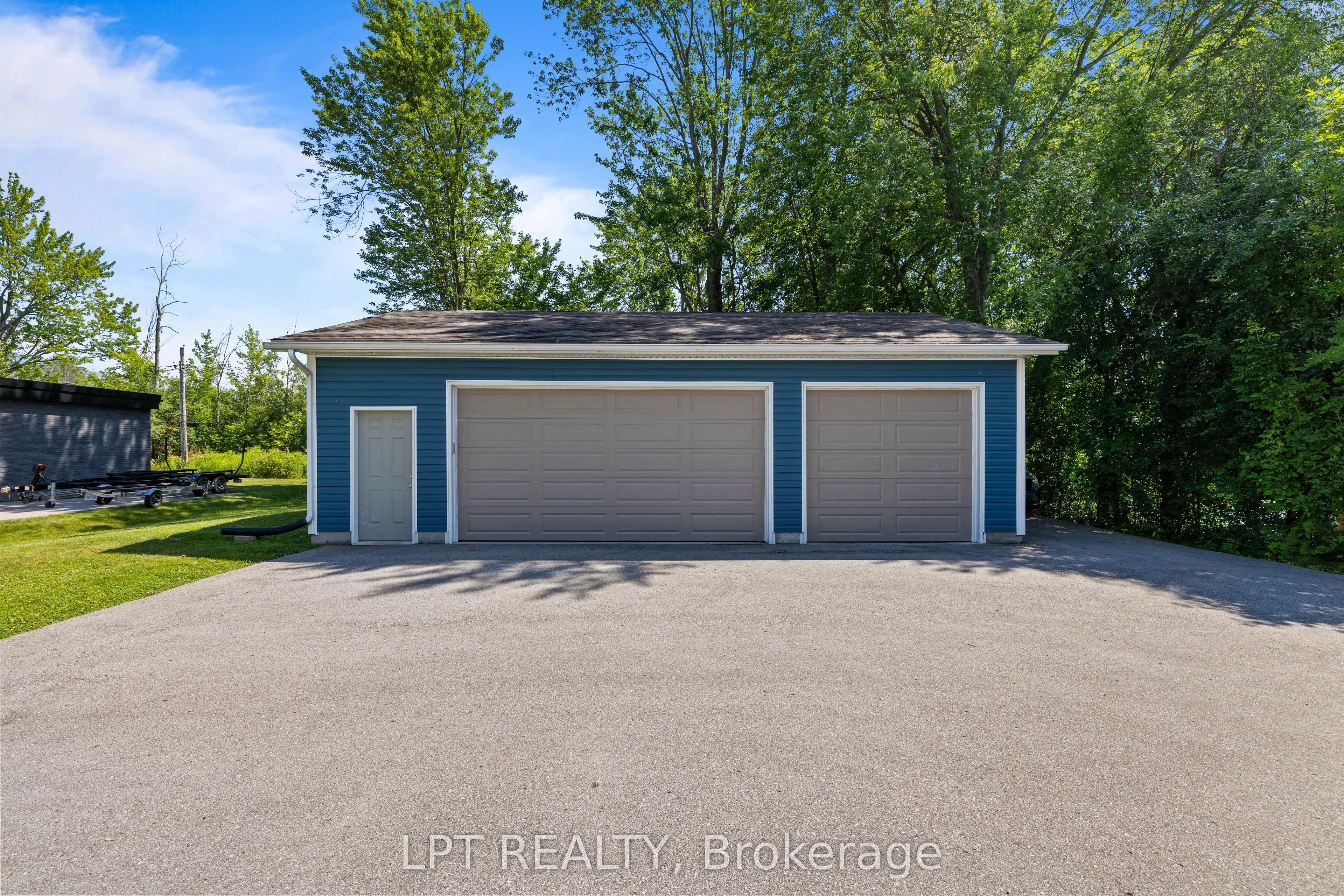 173 Lake Drive E