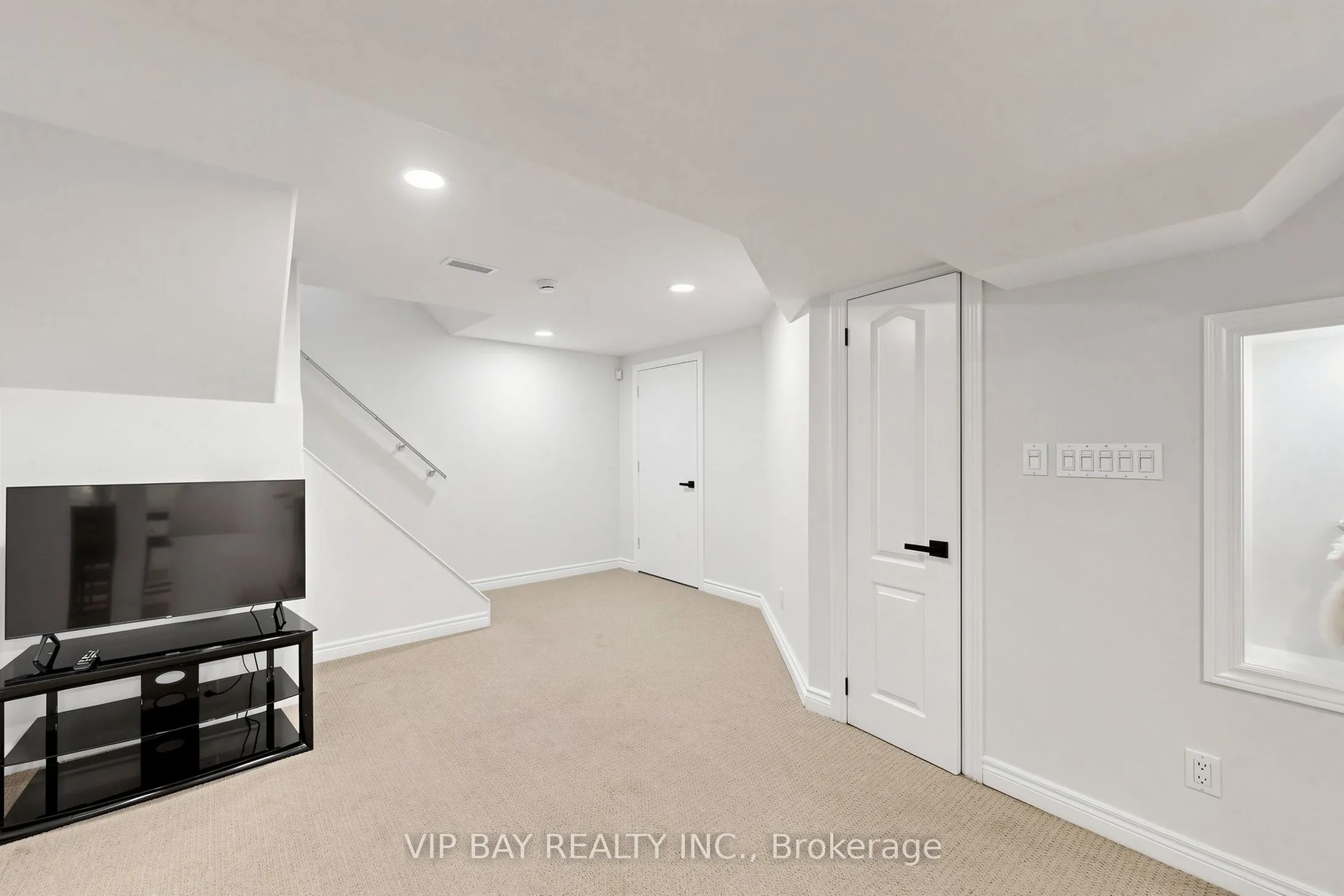 77 Amberview Drive