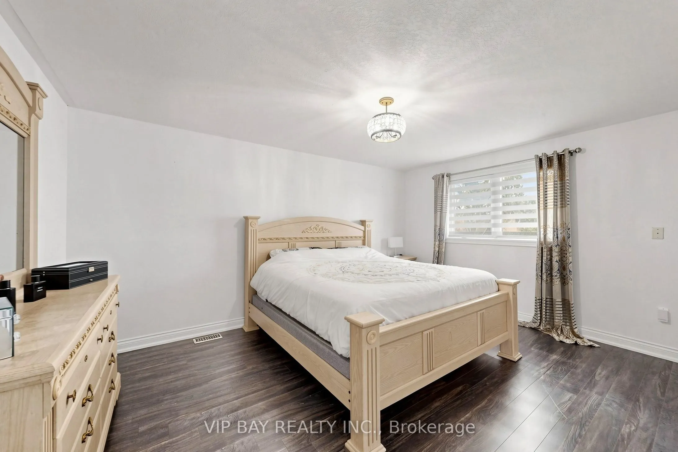 77 Amberview Drive
