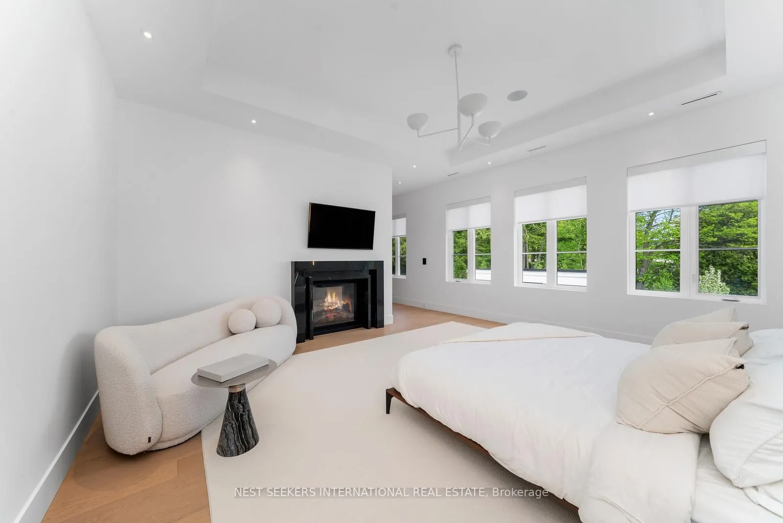 6 Forestave Crescent