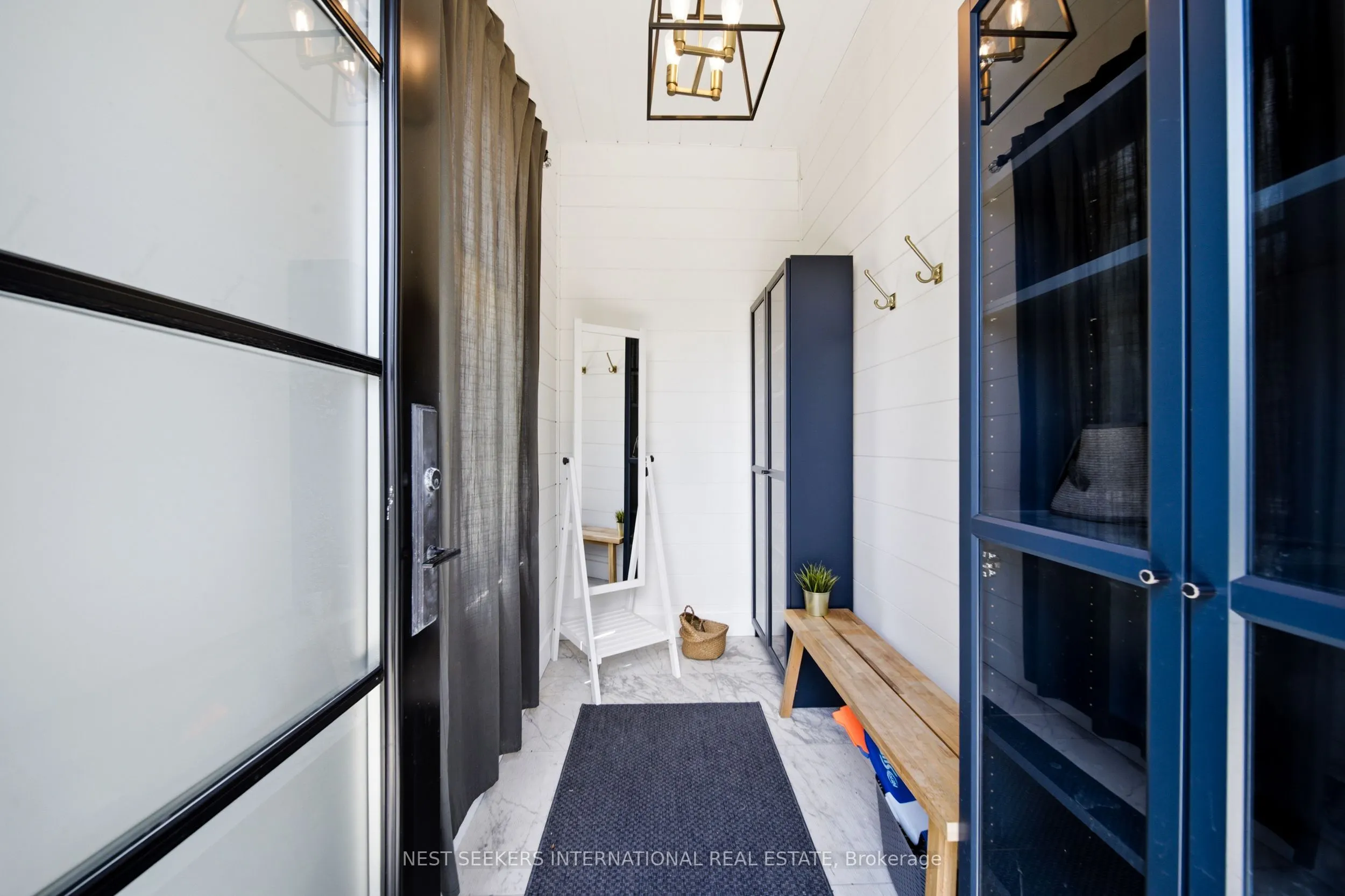 6 Forestave Crescent