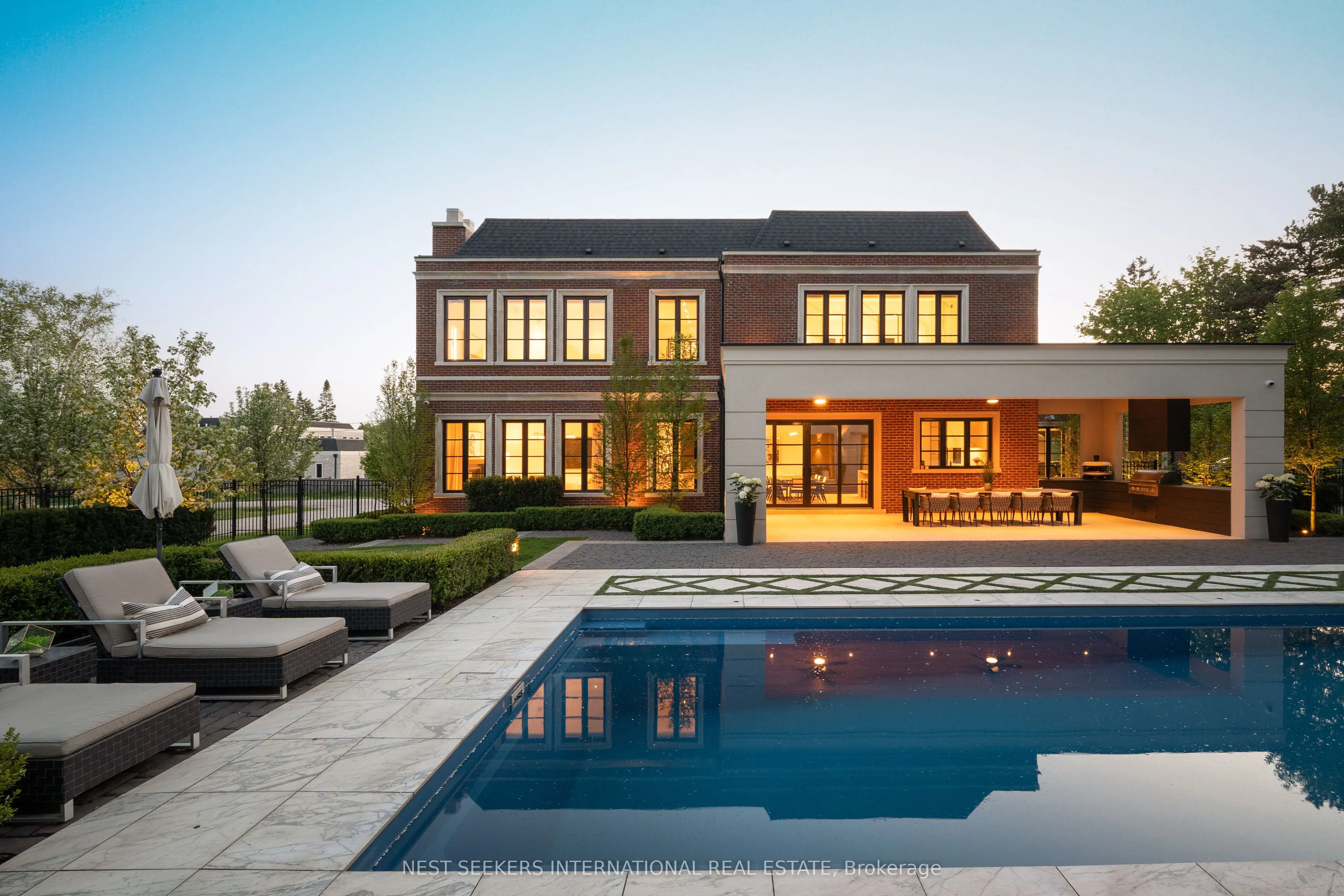 6 Forestave Crescent