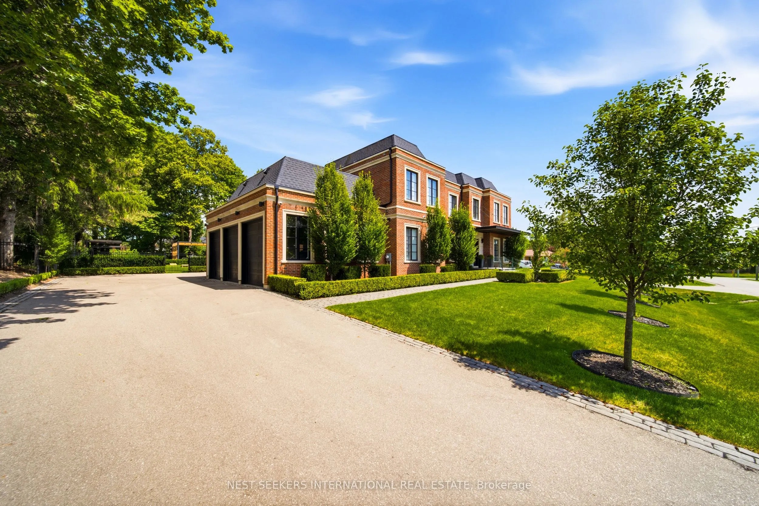 6 Forestave Crescent