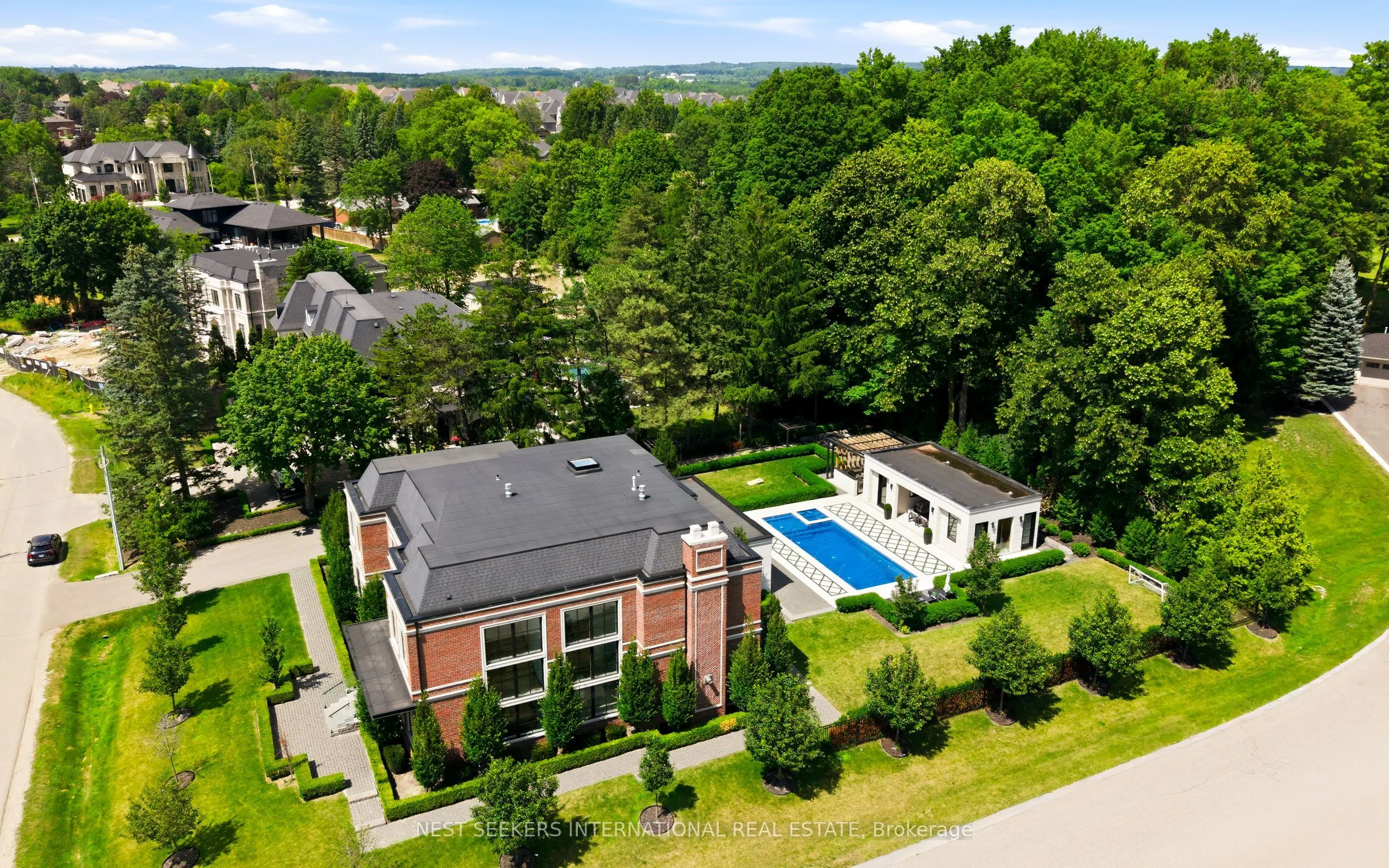 6 Forestave Crescent