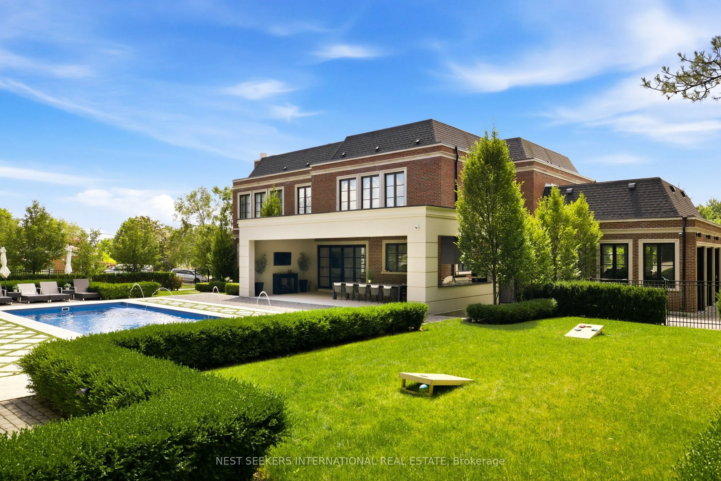 6 Forestave Crescent