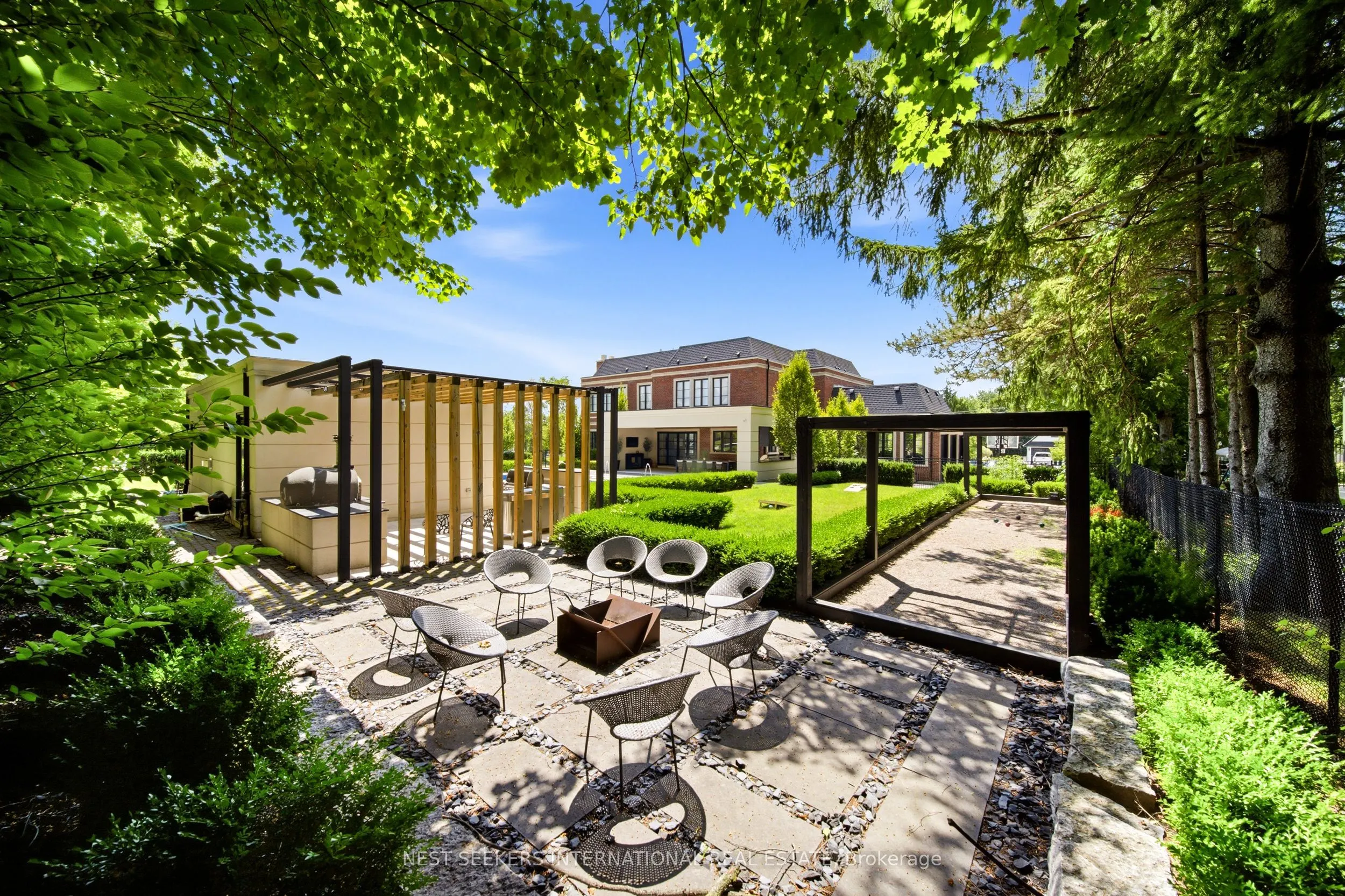 6 Forestave Crescent