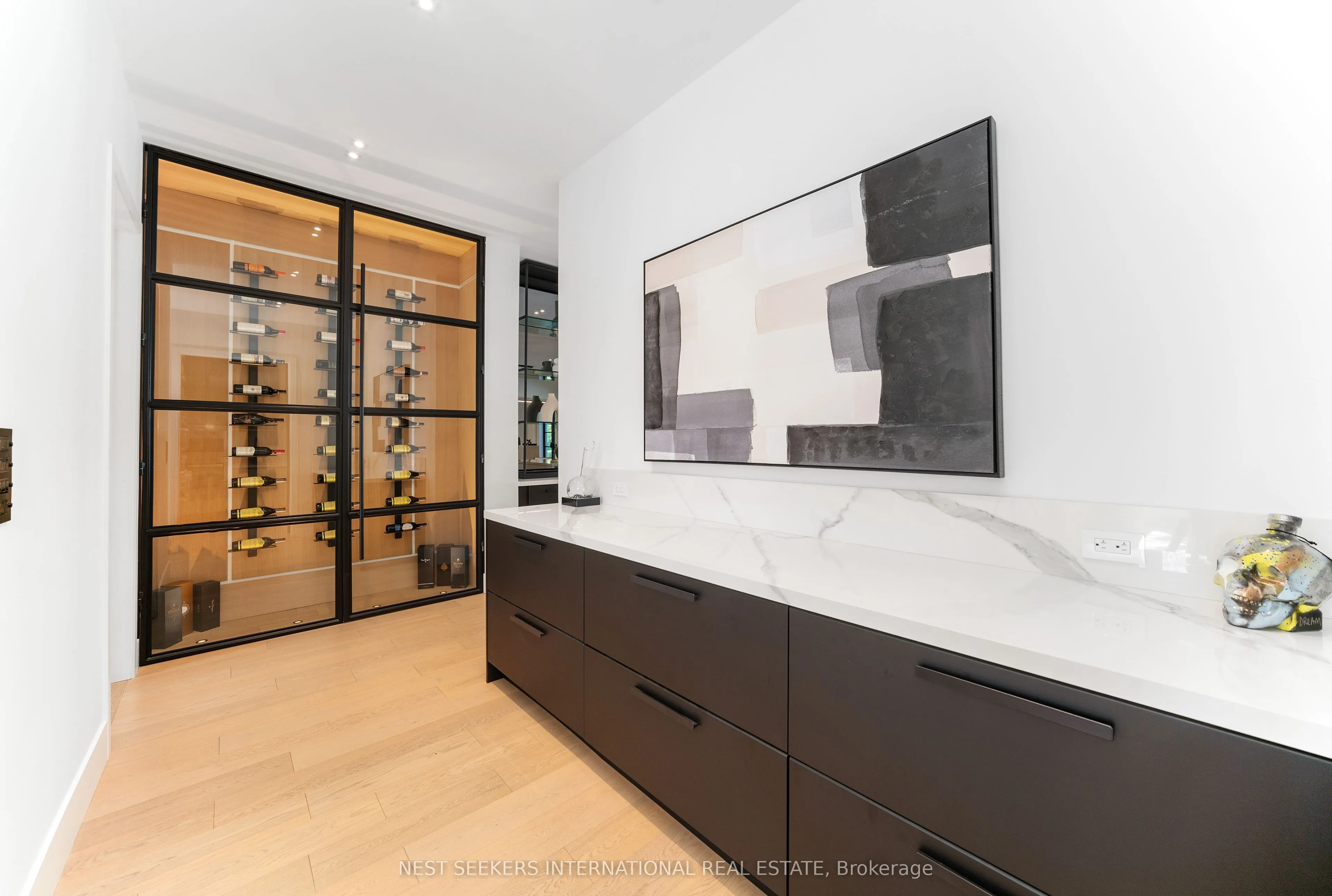 6 Forestave Crescent