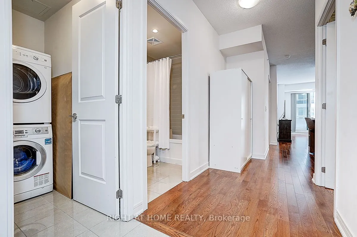 9201 YONGE Street #205