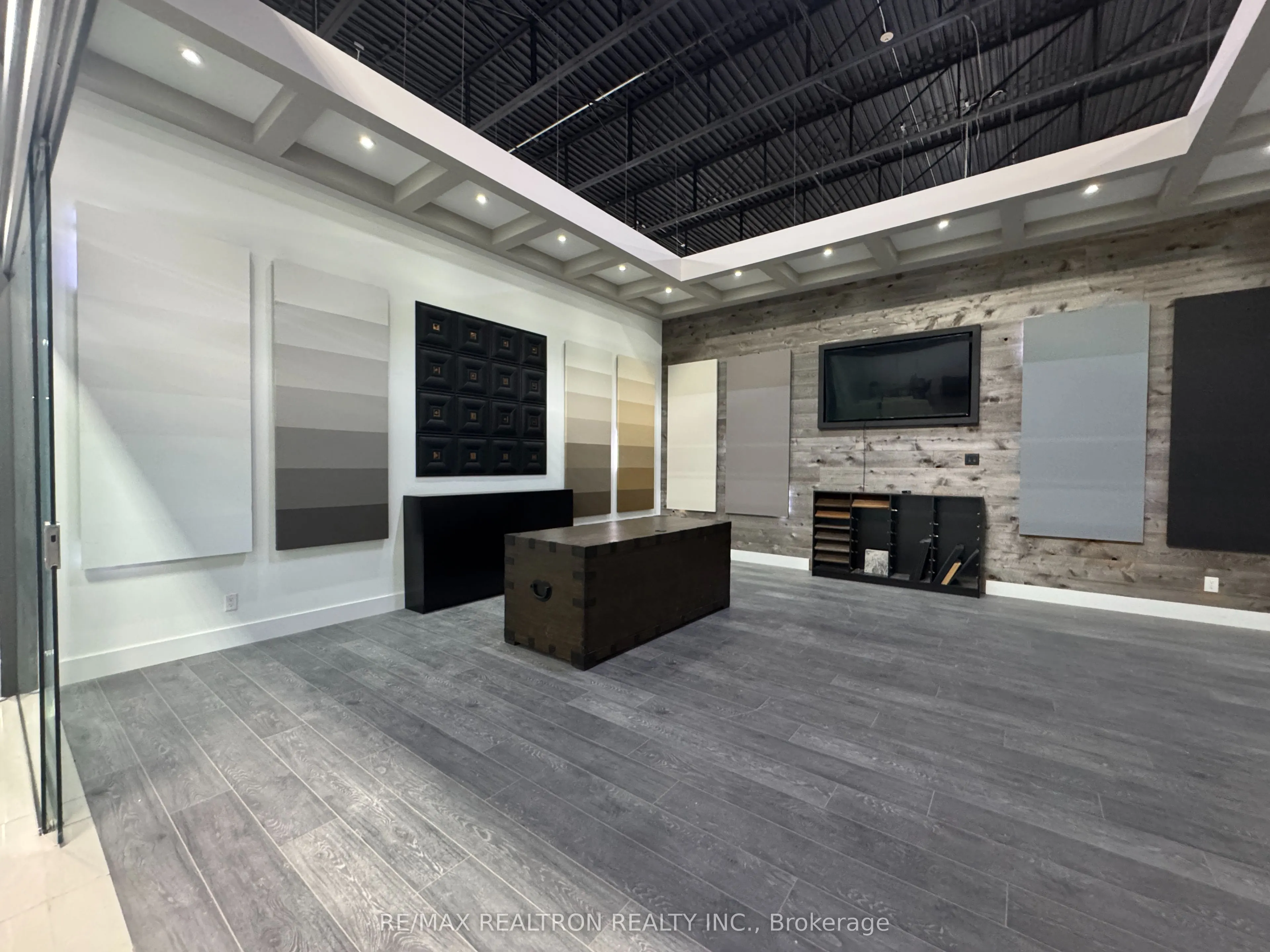 7250 Keele Street #204