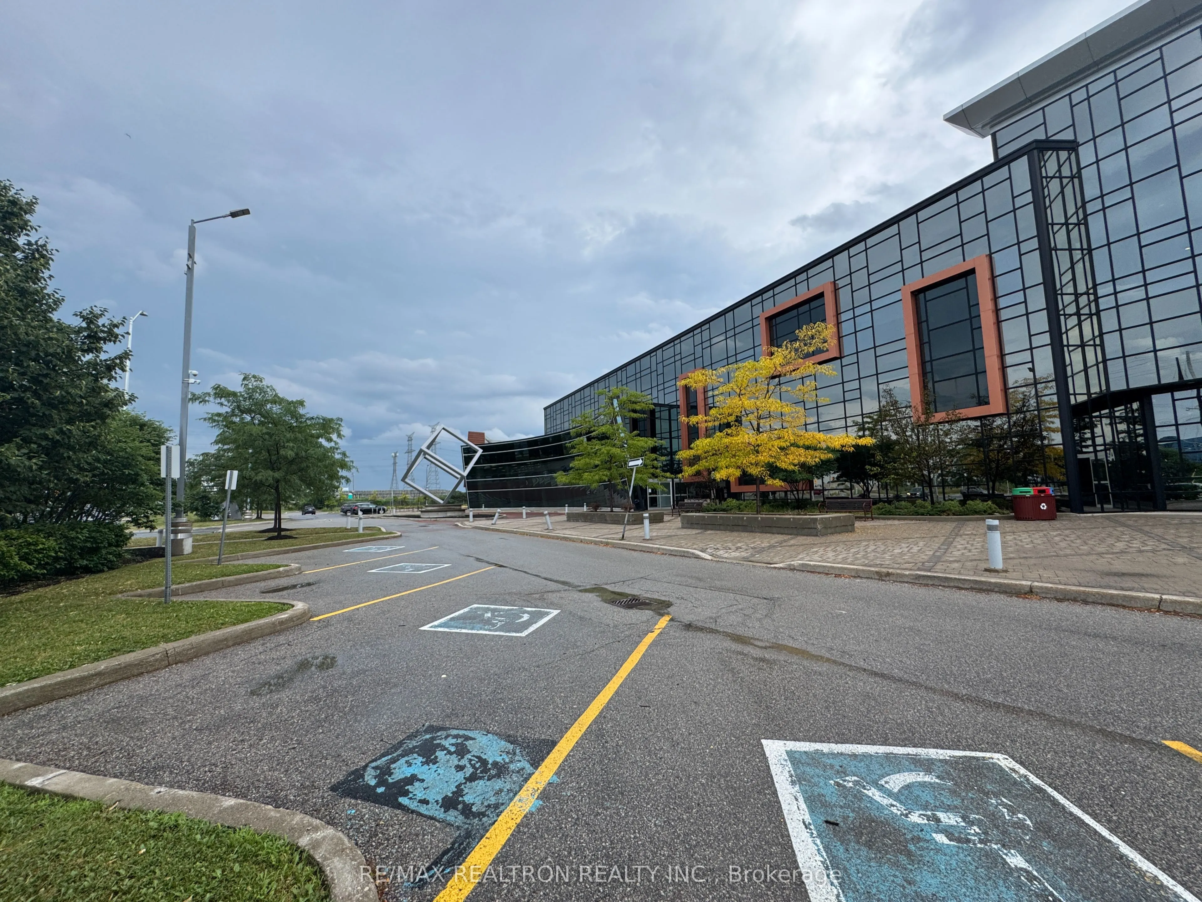 7250 Keele Street #204