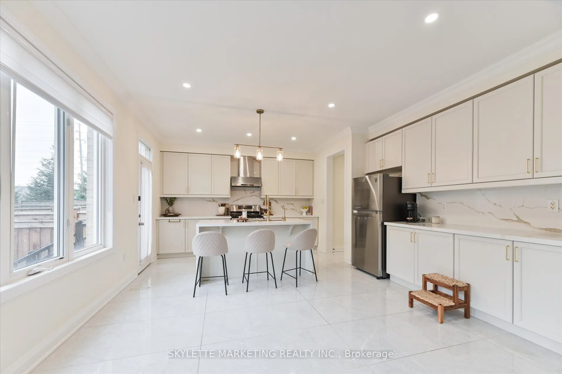 38 Russell Parker Crescent