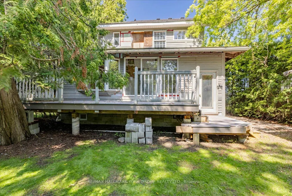 311 Lake Drive N
