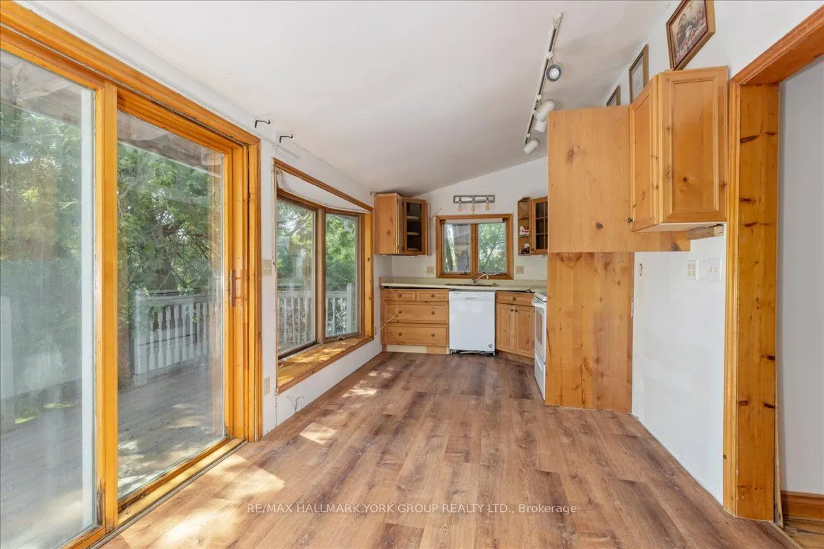 311 Lake Drive N