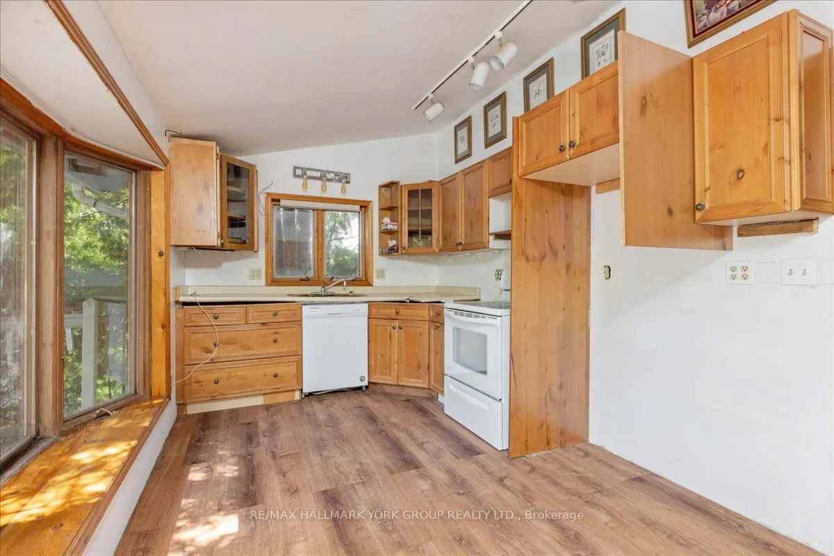 311 Lake Drive N