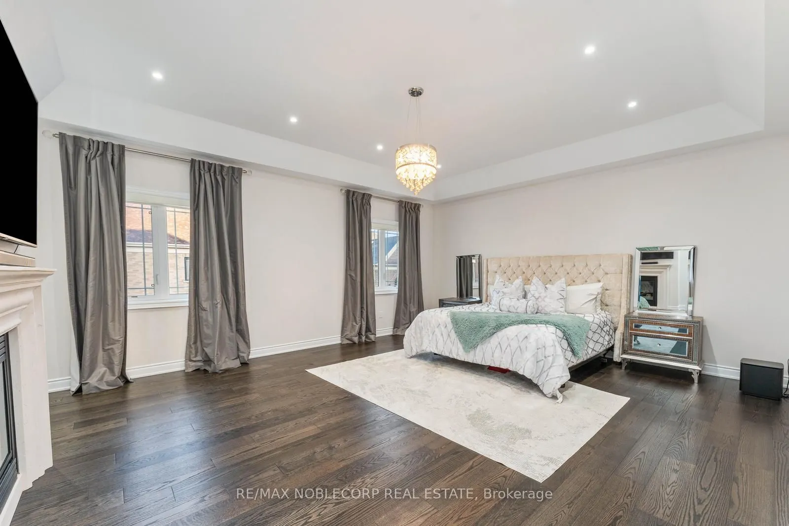 91 Woodgate Pines Drive