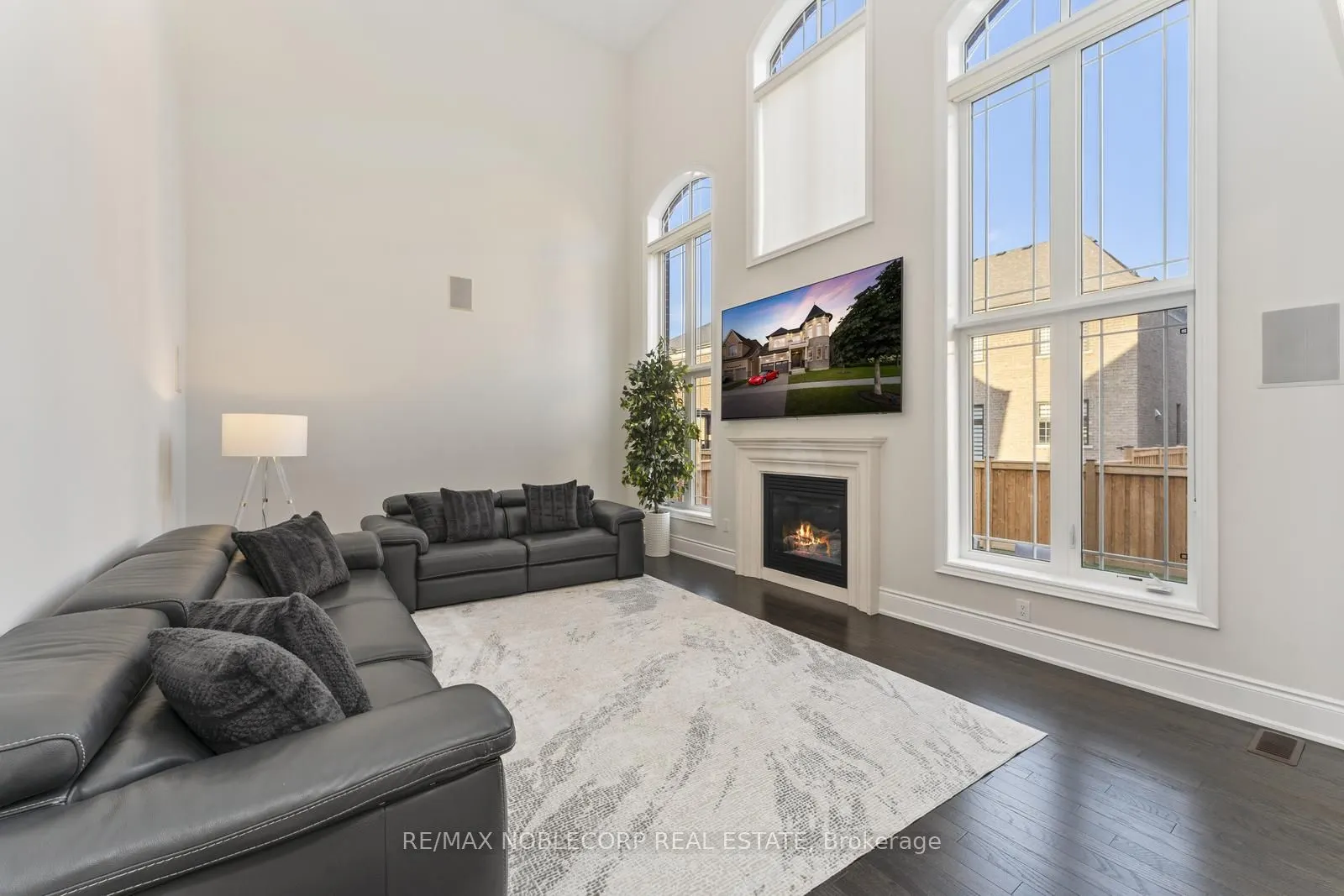 91 Woodgate Pines Drive