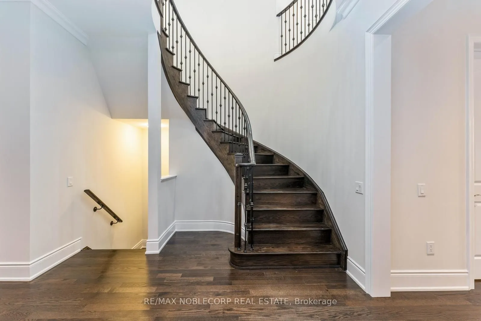 91 Woodgate Pines Drive